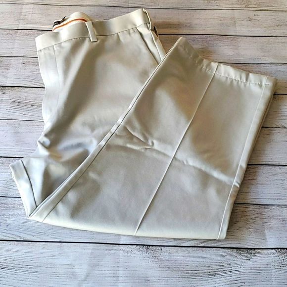 Dockers Classic Fit Signature Khaki - Picture 1 of 7